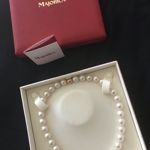 MAJORICA 18” length Pearls with Earings. Traditional and Classic - Picture 2 of 14
